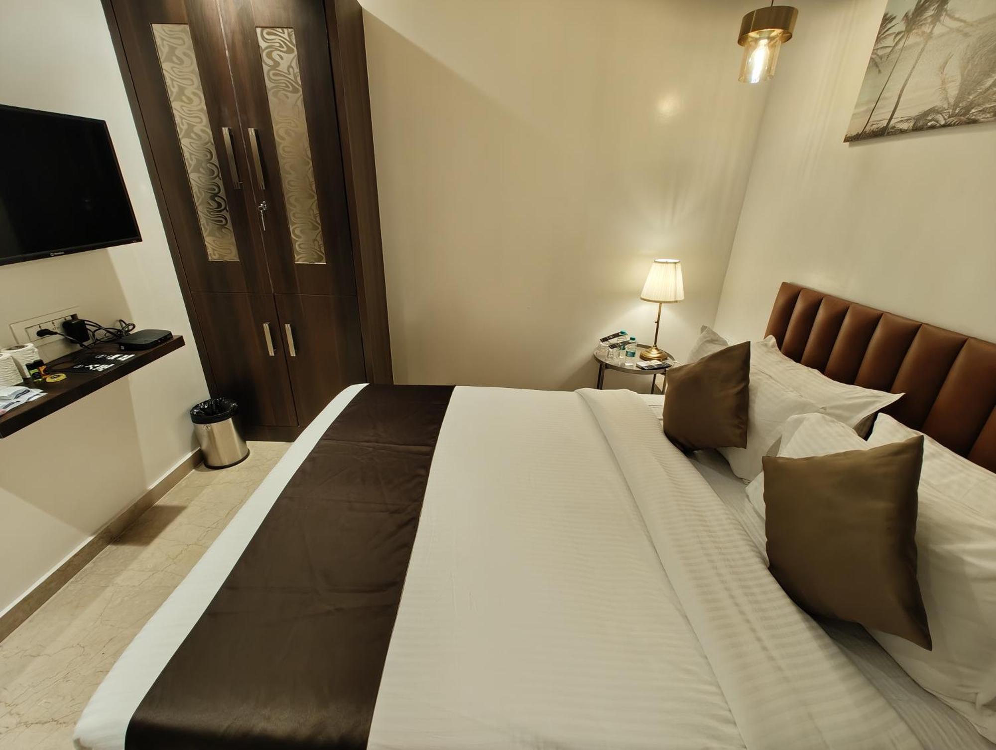 The Majlis - Colaba Bombay