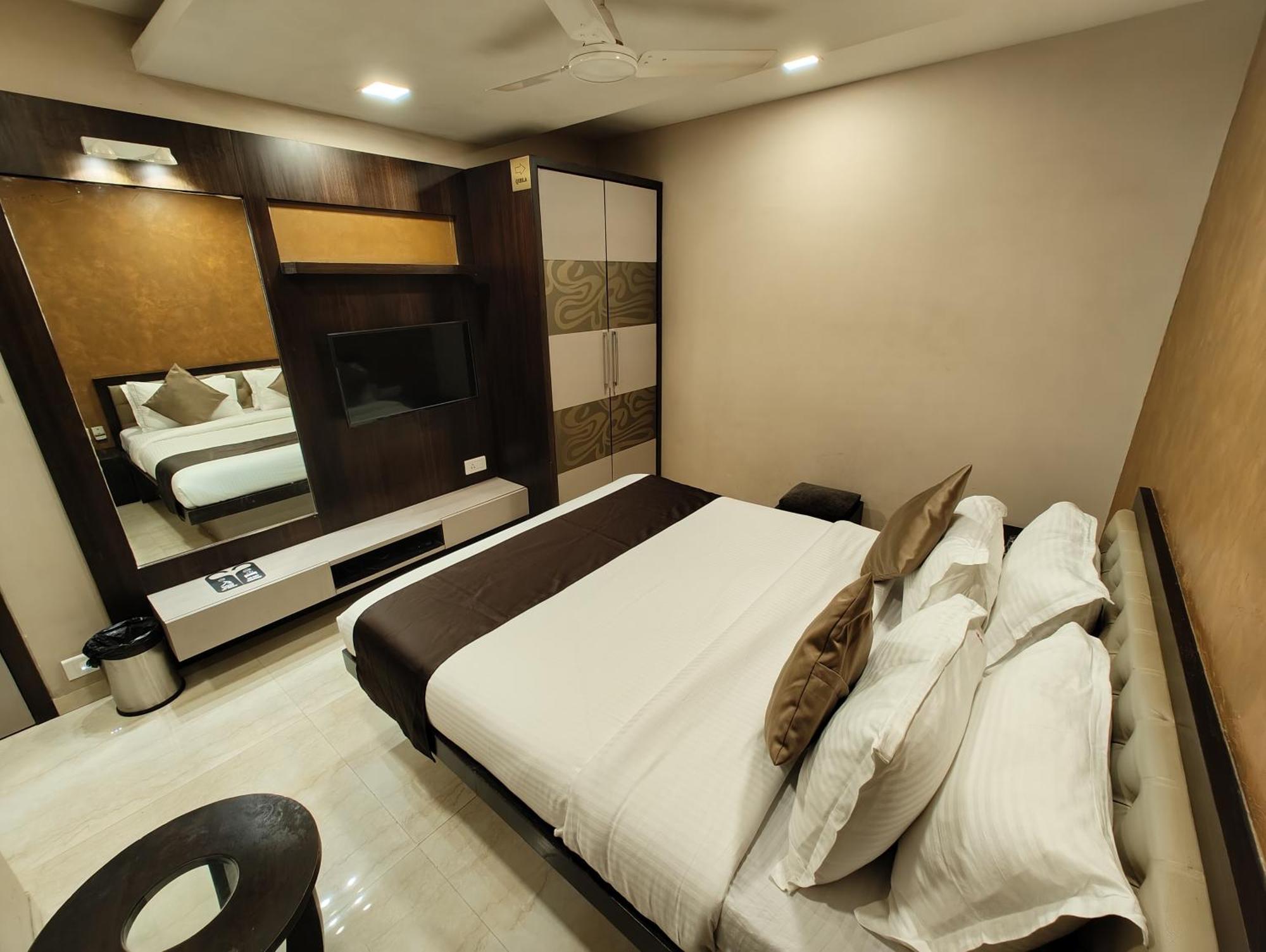The Majlis - Colaba Hotel Bombay